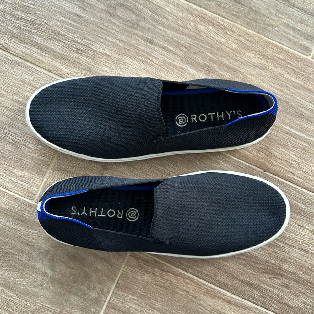 Rothy’s Black Solid Low Top Sneaker